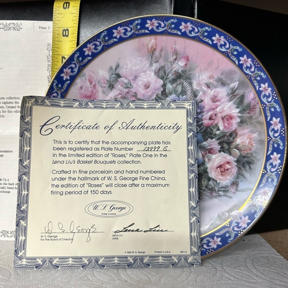 Limited edition plate in Roses Lena Lui collection - Picture 2 of 3